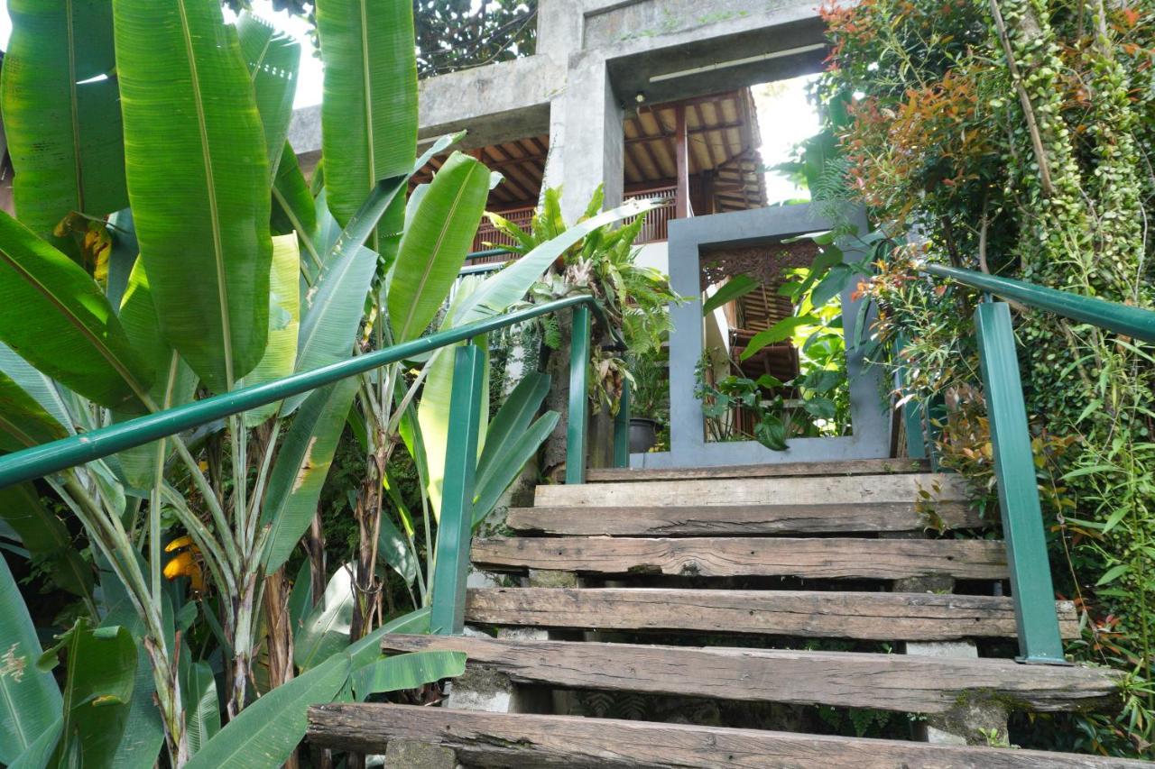 Rumah Stroberi Organic Farm & Family Lodge Lembang Exterior foto
