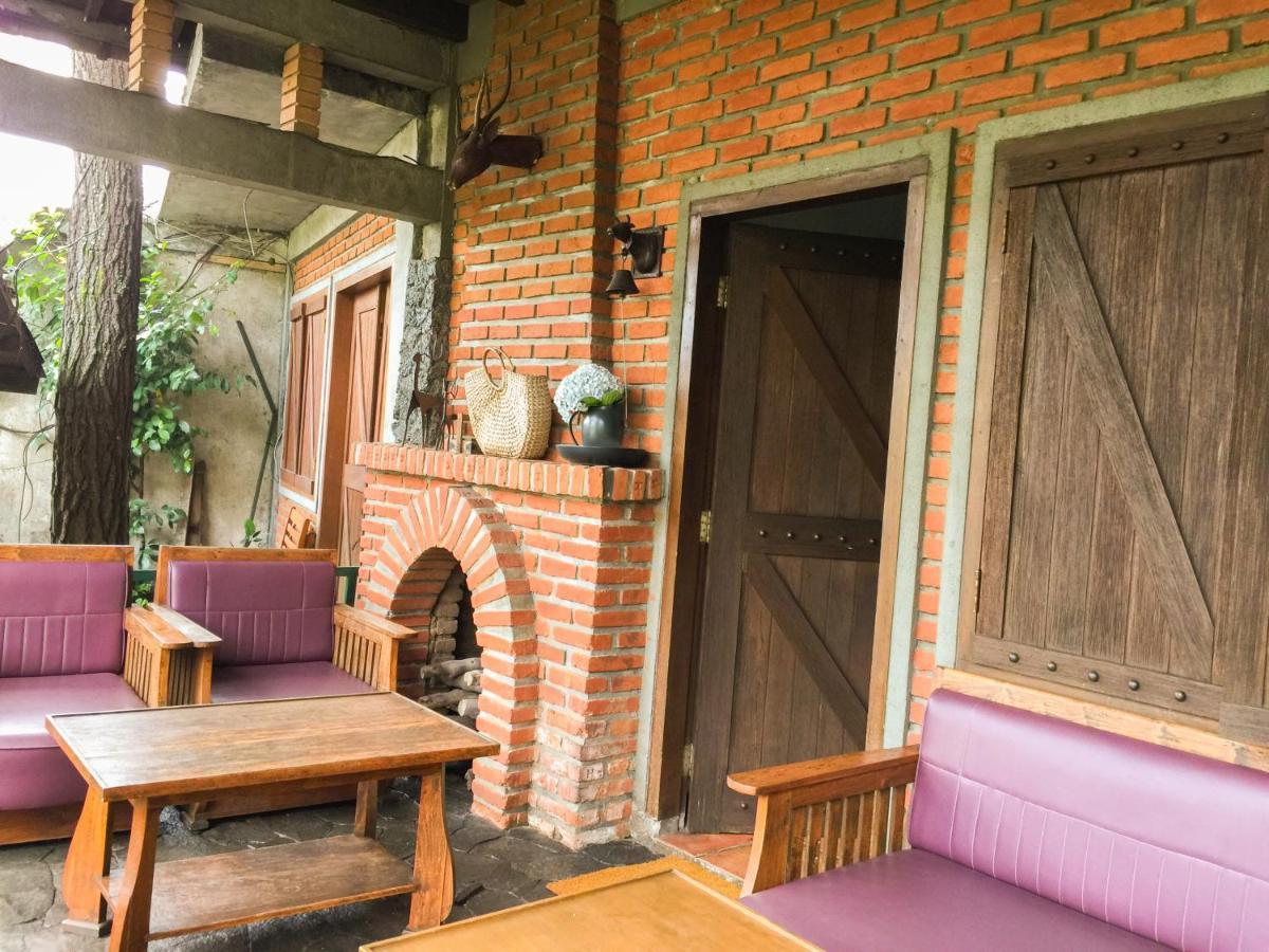 Rumah Stroberi Organic Farm & Family Lodge Lembang Exterior foto