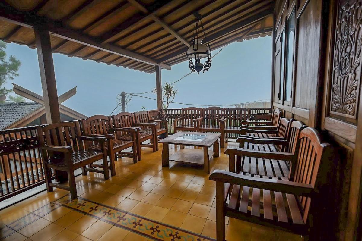 Rumah Stroberi Organic Farm & Family Lodge Lembang Exterior foto