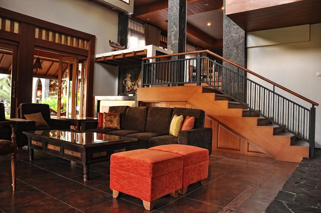 Rumah Stroberi Organic Farm & Family Lodge Lembang Exterior foto