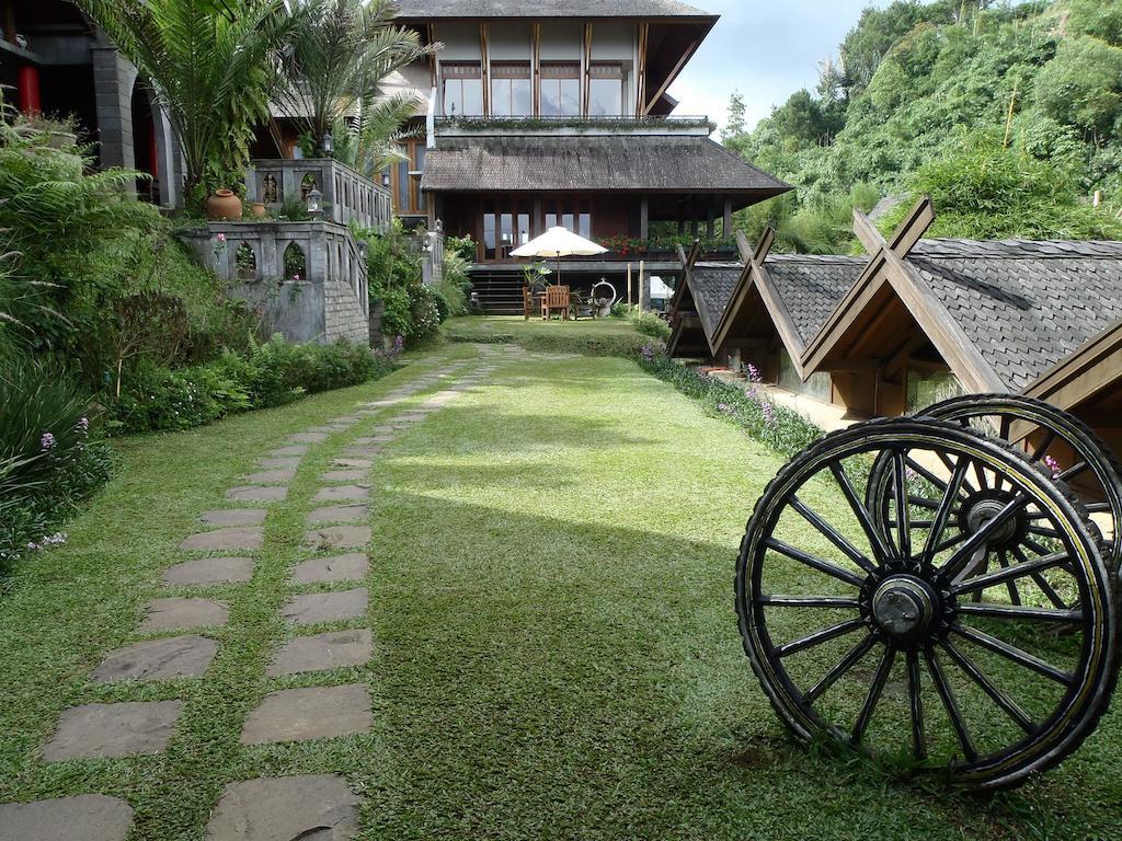 Rumah Stroberi Organic Farm & Family Lodge Lembang Exterior foto